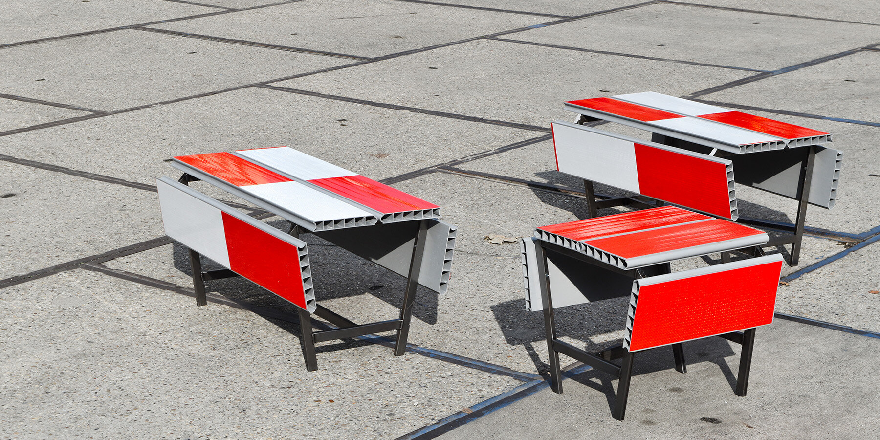 red-and-white-aluminum-traffic-barrier-stop!-outdoor-benches-martins-mezulis-13_0663_tsx-designboom-1800-2