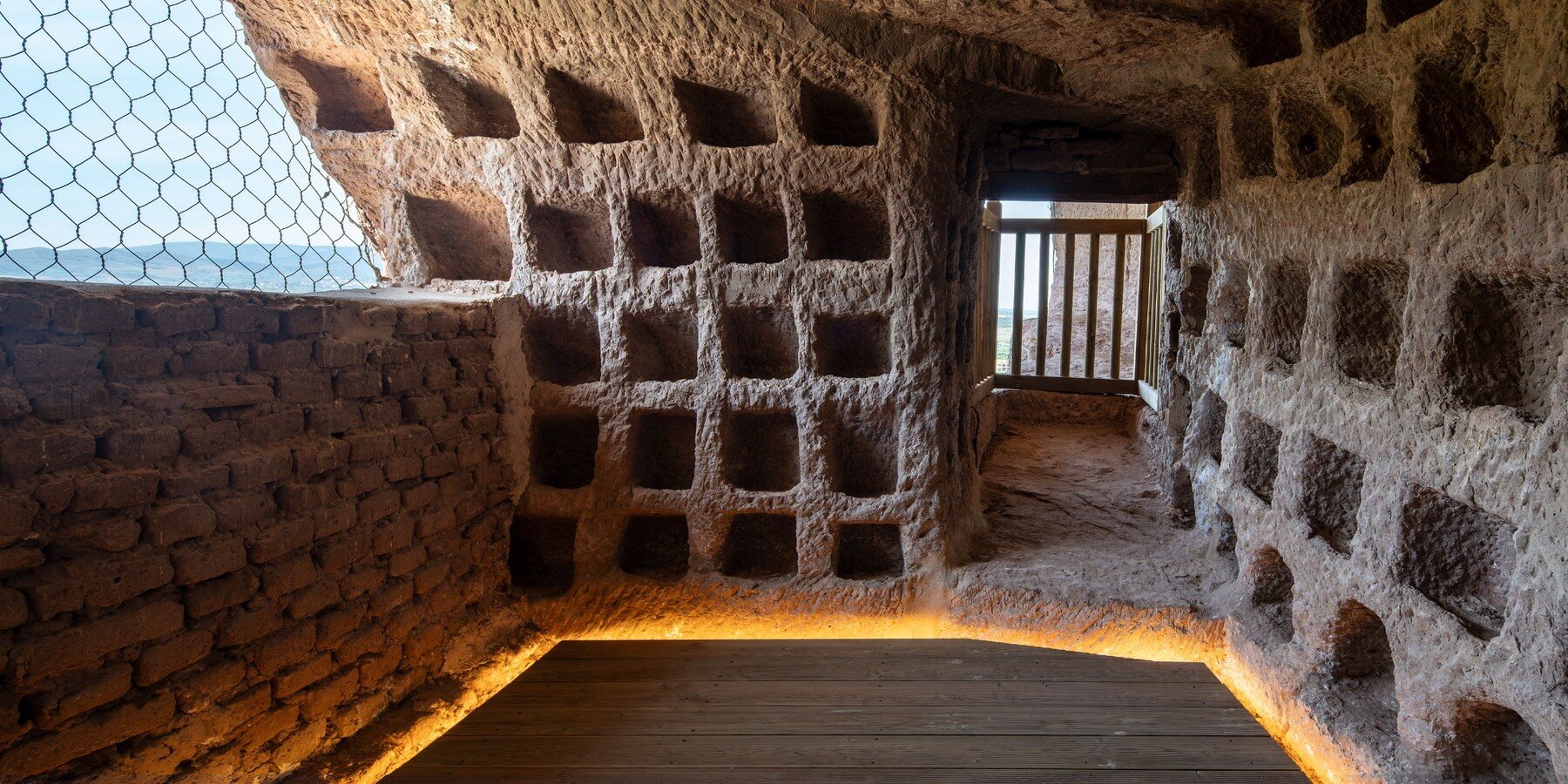 sergio-rojo-pena-de-las-bodegas-rock-cut-space-rehabilitation-designboom-1800-2