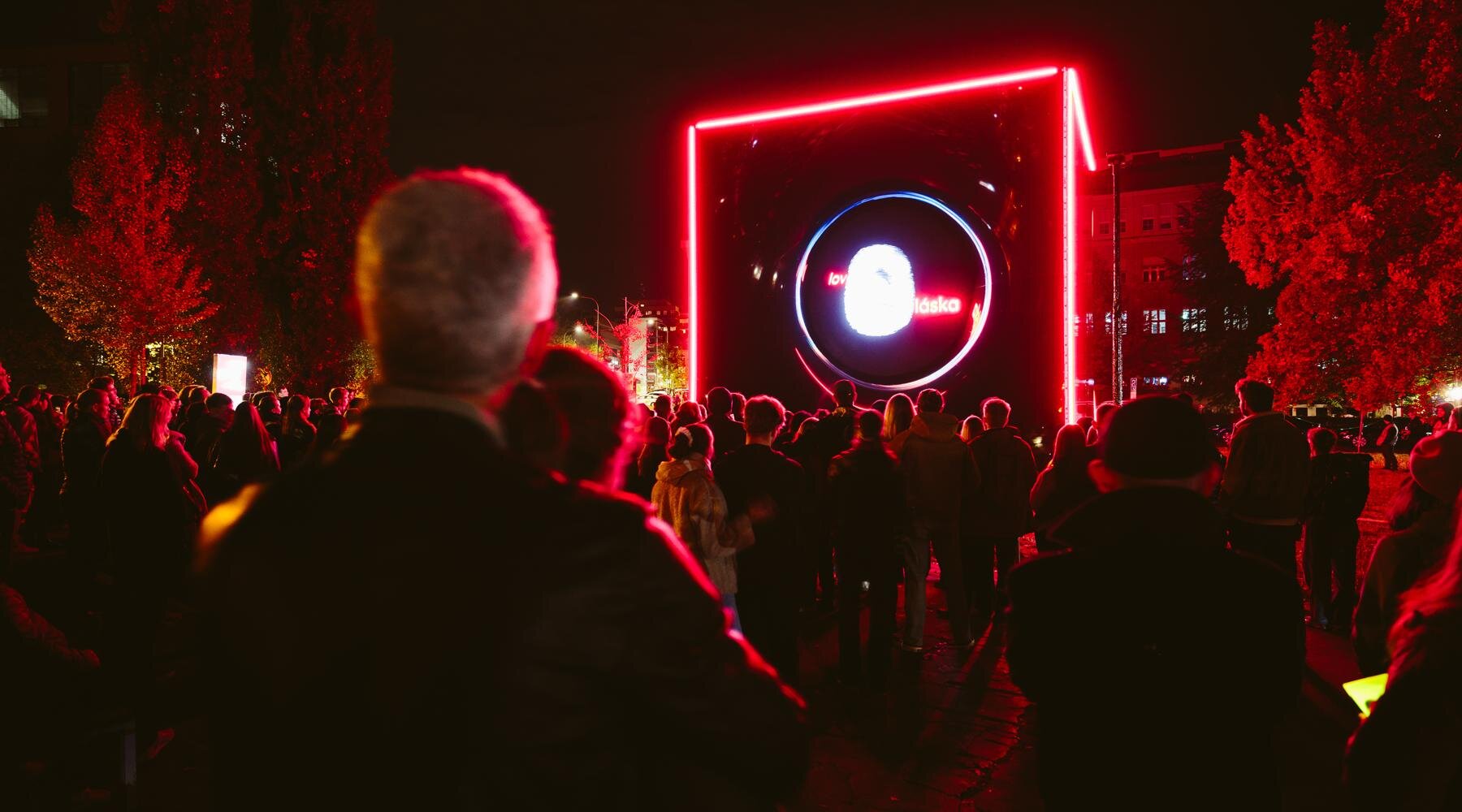 projection mapping and performances make the night come alive at signal festival - 4