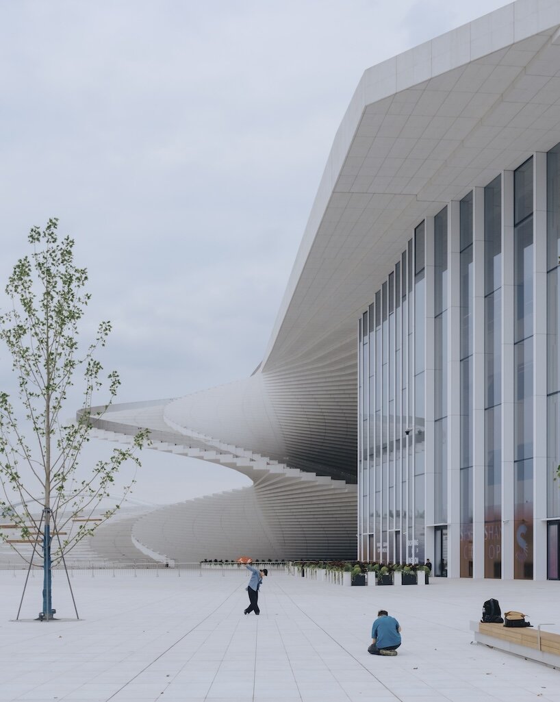 snøhetta unveils completed shanghai grand opera house with spiraling public rooftop - 6