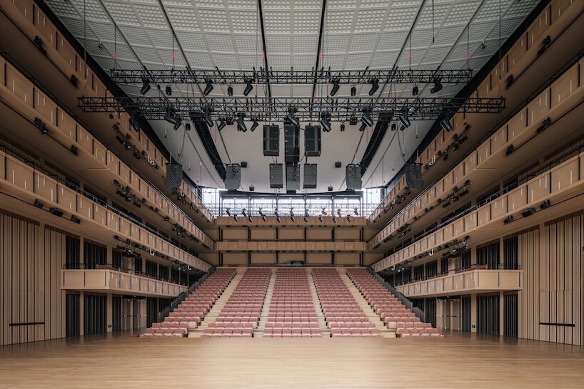 snøhetta unveils completed shanghai grand opera house with spiraling public rooftop - 10