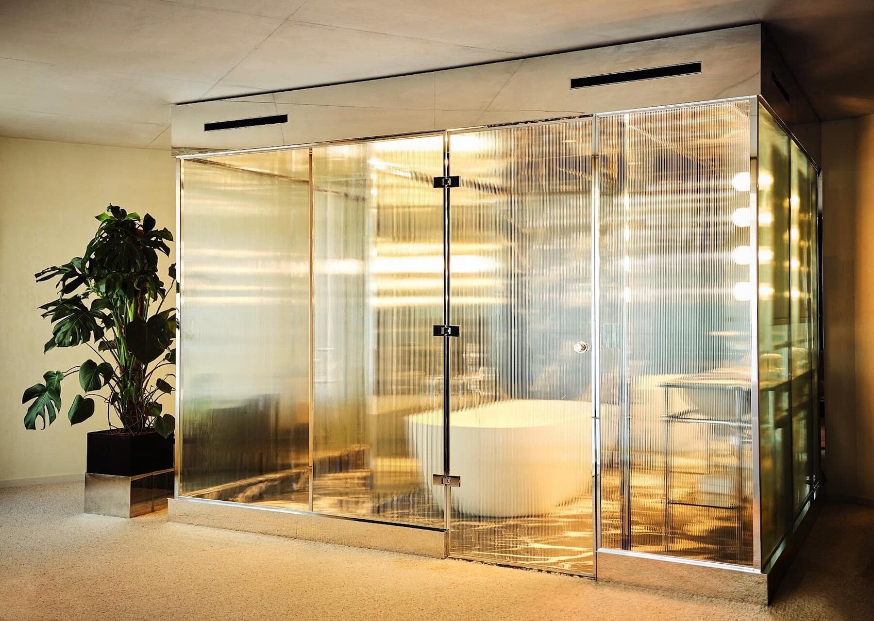 studio-ko-paris-bus-palladium-five-star-hotel-rock-n-roll-designboom-designboom-05@2x