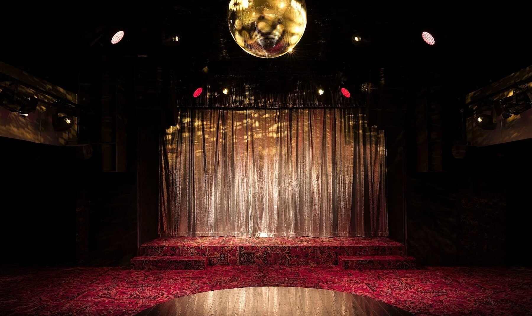 studio-ko-paris-bus-palladium-five-star-hotel-rock-n-roll-designboom-designboom-13@2x