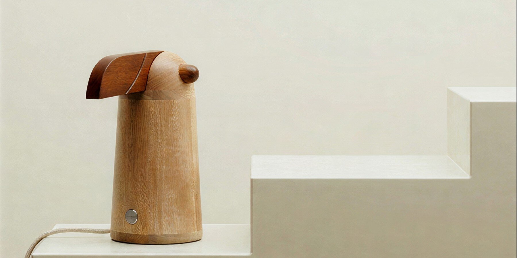 tupi-table-lamp-estudio-gris-wood-bird-designboom-1800-2