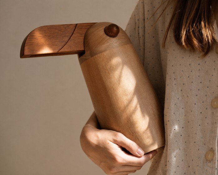 crafted from dual-tone solid oak, TUPI lamp by estudio gris resembles bird at rest