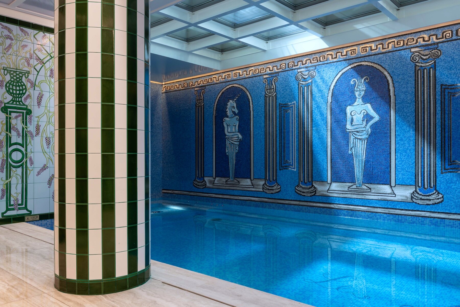 vincent-darre-le-magnifique-hotel-paris-theatrical-interiors-designboom-11