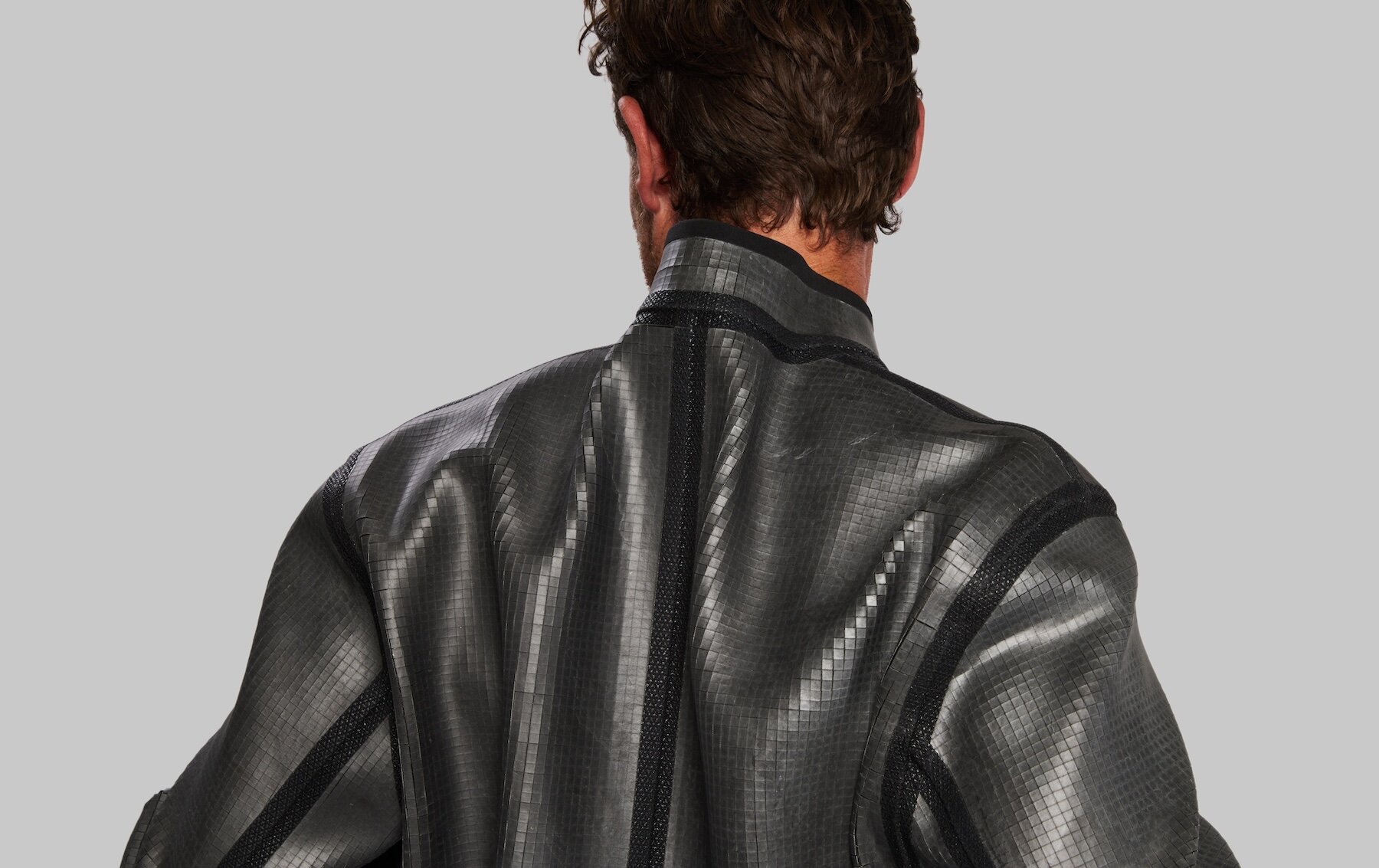 vollebak-slate-tiles-flexible-rock-jacket-material-experiment-designboom-23573