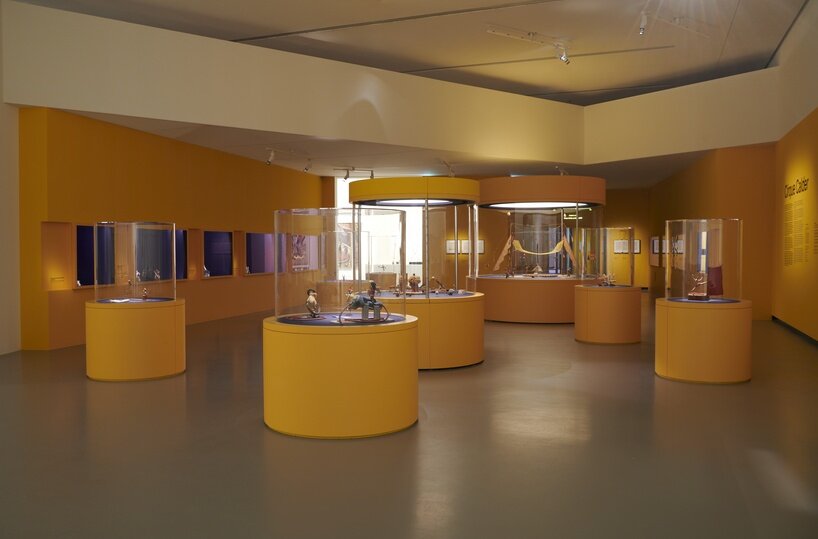 before calder's mobiles, this mini circus brought his wire figures to life in paris - 4